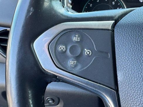 Used 2020 Chevrolet Traverse LT image 18