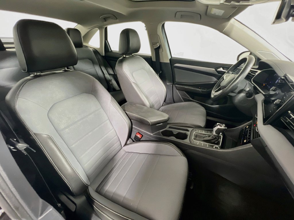 Used 2025 Volkswagen Jetta SE FWD image 29