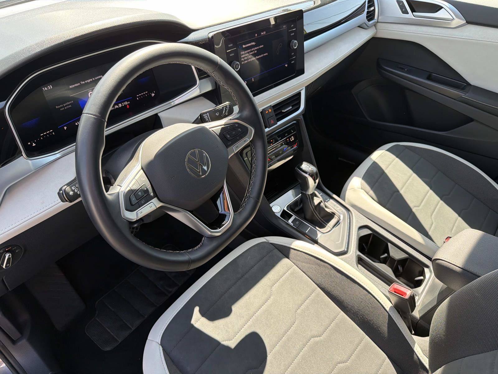 Used 2025 Volkswagen Taos SE FWD image 7