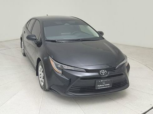 Used 2025 Toyota Corolla LE image 8
