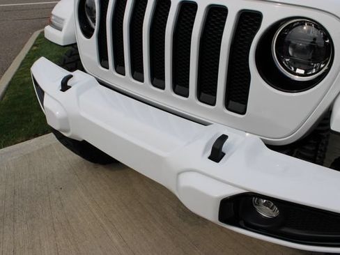 Used 2023 Jeep Wrangler Unlimited Sahara AWD/4WD image 7