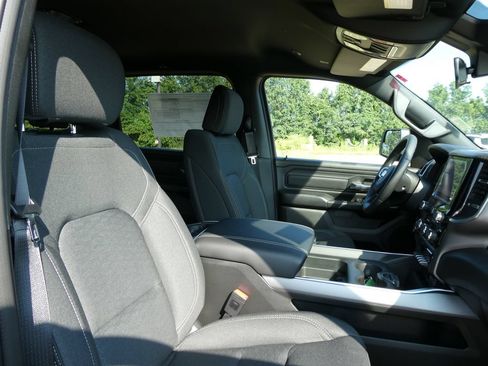 New 2026 RAM 1500 Express AWD/4WD image 10