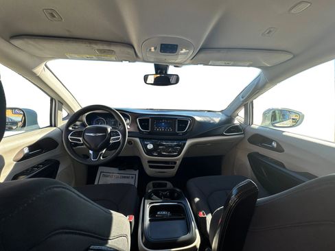 Used 2019 Chrysler Pacifica Touring Plus image 13