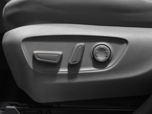 Used 2022 Toyota Highlander XLE image 6