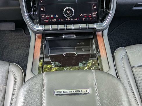 Used 2025 GMC Yukon Denali RWD image 19