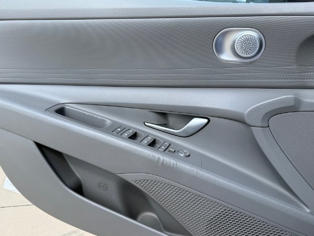 Used 2023 Hyundai Elantra Blue FWD image 18