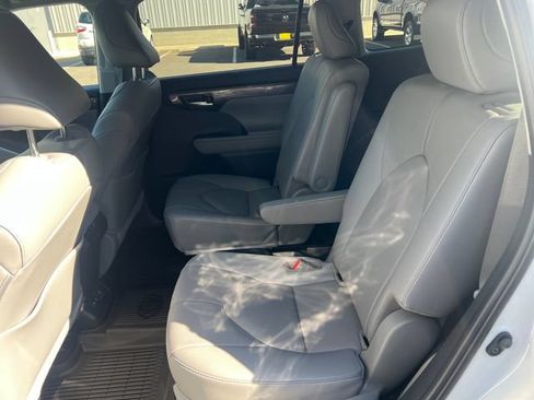 Used 2021 Toyota Highlander Limited AWD/4WD image 17