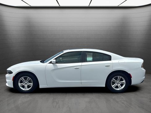 Used 2022 Dodge Charger SXT w/ Leather Interior Group image 2