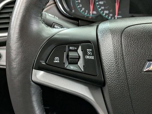 Used 2019 Chevrolet Trax LT w/ LT Convenience Package FWD image 28