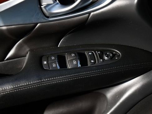 Used 2017 INFINITI Q70 3.7 image 47