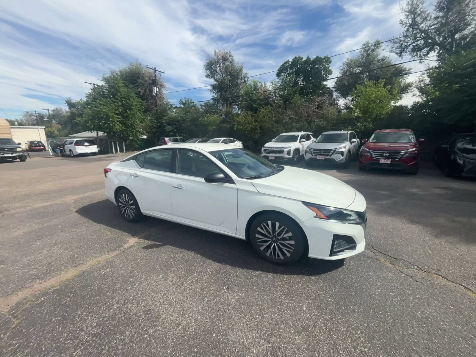 Used 2025 Nissan Altima 2.5 SV FWD image 2