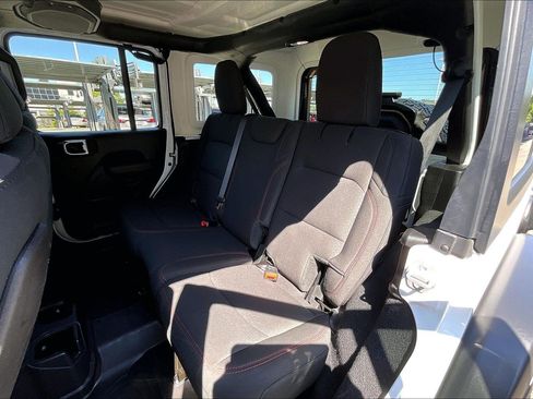Used 2022 Jeep Wrangler Unlimited Rubicon AWD/4WD image 19