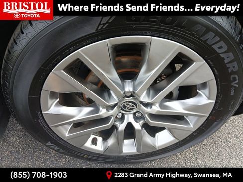 Used 2020 Toyota RAV4 XLE Premium image 10