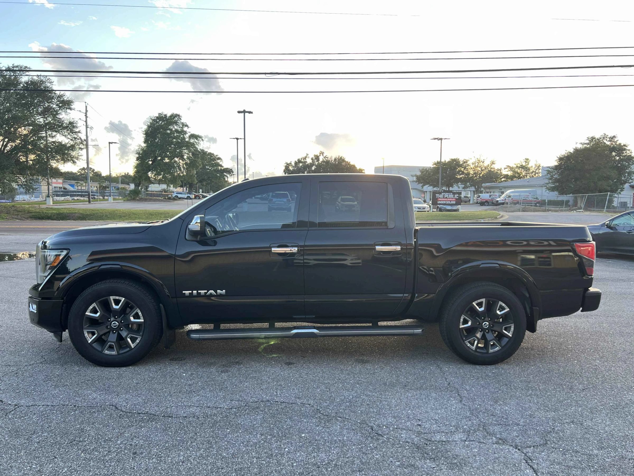 Used 2021 Nissan Titan Platinum Reserve w/ Moonroof Package RWD image 8