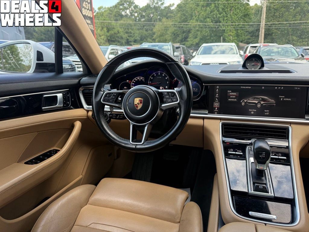 Used 2018 Porsche Panamera RWD image 18