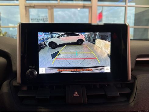 Used 2024 Toyota RAV4 LE AWD/4WD image 22