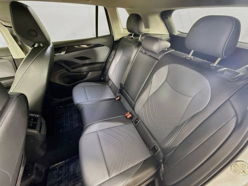 Used 2025 Volkswagen Tiguan SE w/ Panoramic Sunroof Package AWD/4WD image 20