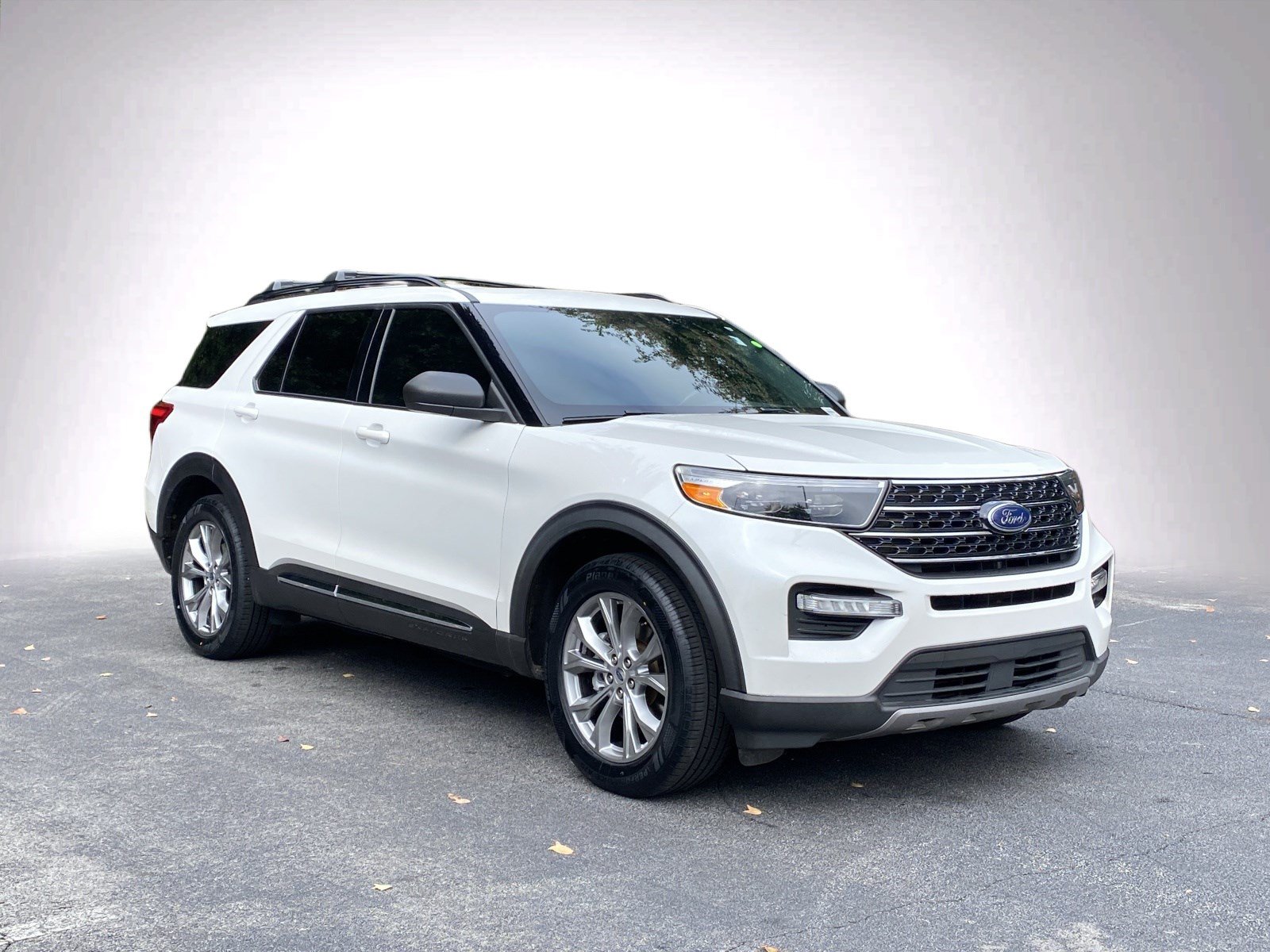 Used 2020 Ford Explorer XLT w/ Equipment Group 202A AWD/4WD image 2