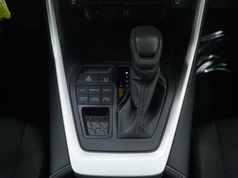 Certified 2025 Toyota RAV4 LE image 17