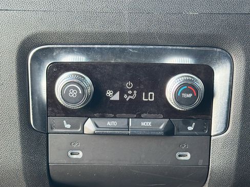 Used 2024 GMC Yukon AT4 w/ Technology Package AWD/4WD image 21