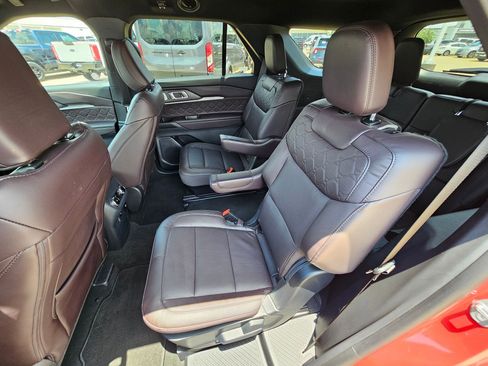 Used 2026 Ford Explorer Platinum w/ LUX Leather Package AWD/4WD image 29