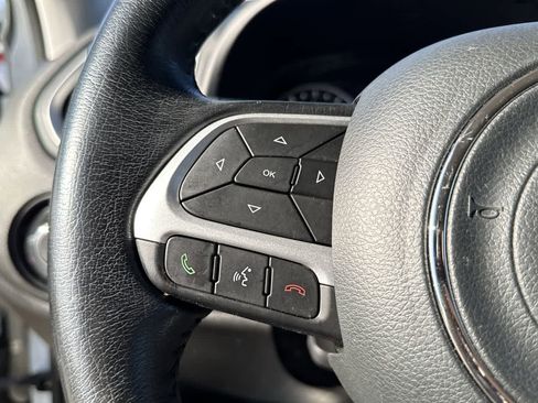 Used 2020 Jeep Renegade Latitude w/ Cold Weather Group image 23