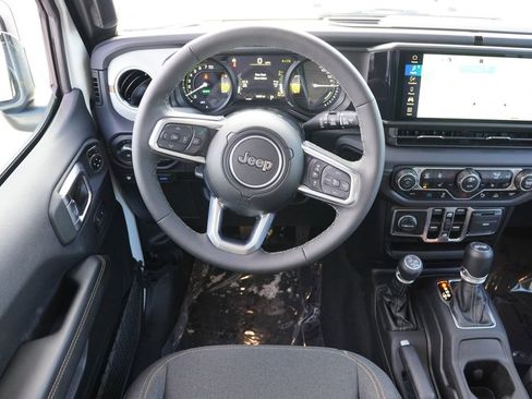 Certified 2025 Jeep Wrangler Unlimited Sahara w/ Safety Group image 19