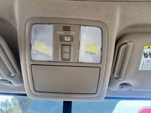 Used 2011 Toyota RAV4 Limited w/ Limited Extra Value Pkg image 22