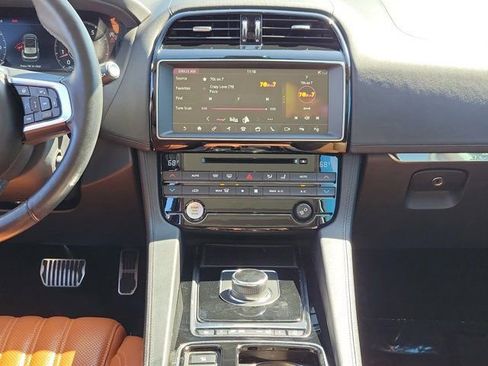 Used 2019 Jaguar F-PACE Portfolio image 22