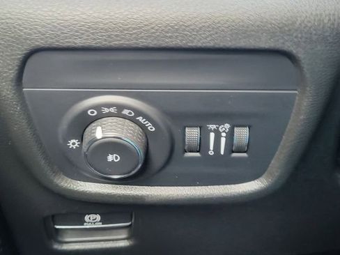 Used 2023 Jeep Grand Cherokee Limited image 21