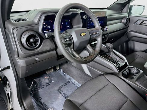 Used 2024 Chevrolet Colorado W/T w/ WT Convenience Package II RWD image 9