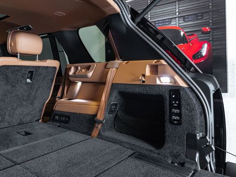 Used 2024 Land Rover Range Rover Long Wheelbase SE image 36