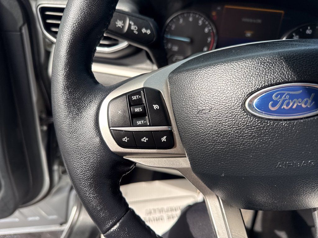 Used 2024 Ford Explorer XLT w/ Equipment Group 202A AWD/4WD image 40
