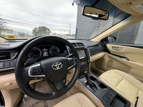 Used 2016 Toyota Camry XLE image 12