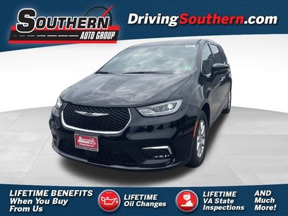 New 2025 Chrysler Pacifica Select