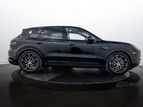 New 2026 Porsche Cayenne E-Hybrid AWD/4WD image 8