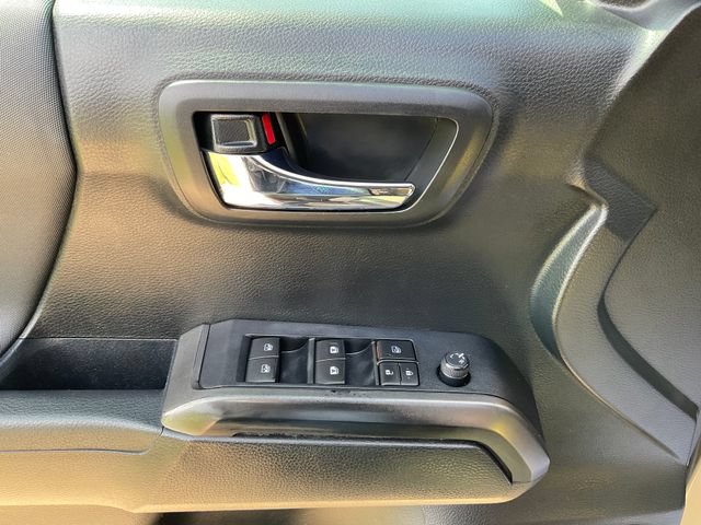 Used 2019 Toyota Tacoma TRD Off-Road AWD/4WD image 15