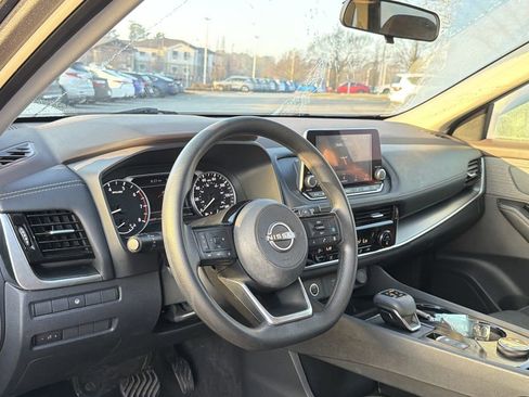 Used 2022 Nissan Rogue SV image 10