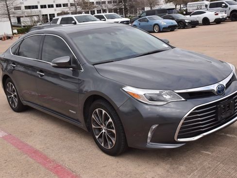 Used 2018 Toyota Avalon XLE Premium image 4