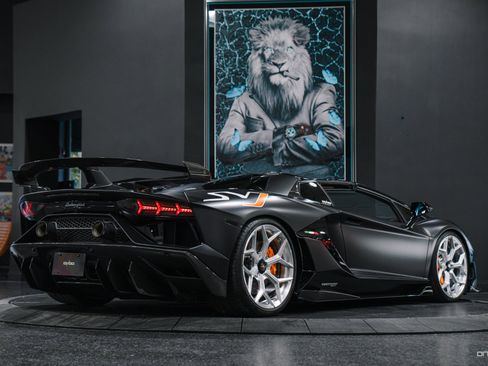 Used 2021 Lamborghini Aventador SVJ image 11