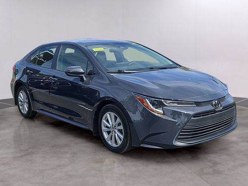 Used 2023 Toyota Corolla LE w/ LE Convenience Package FWD image 3