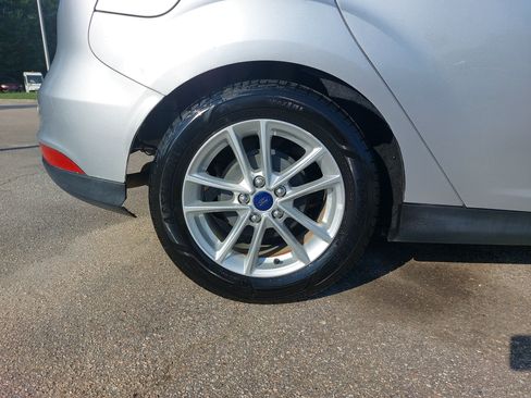 Used 2016 Ford Focus SE w/ Reverse Sensing Package FWD image 34