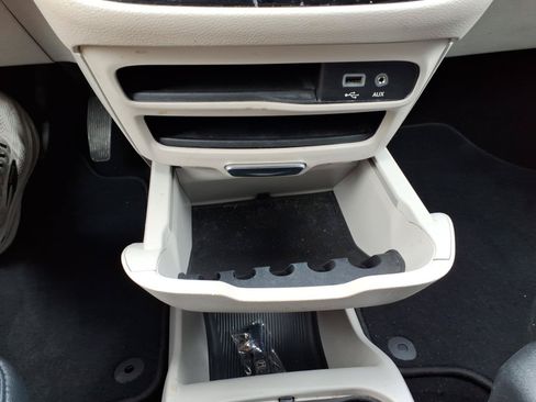 Used 2020 Chrysler Voyager LX FWD image 14