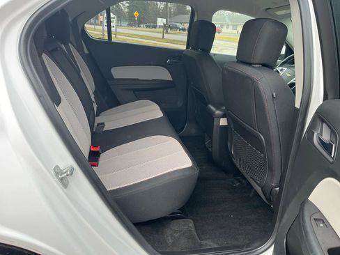 Used 2017 Chevrolet Equinox LT image 16