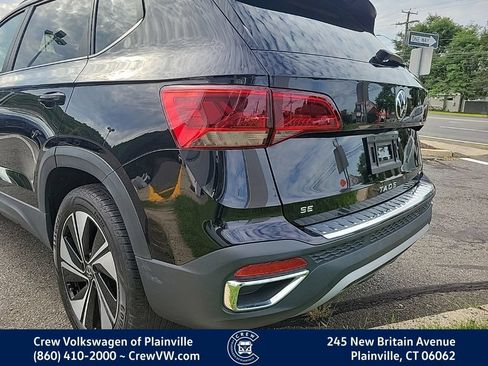 Certified 2023 Volkswagen Taos SE w/ Panoramic Sunroof Package AWD/4WD image 27