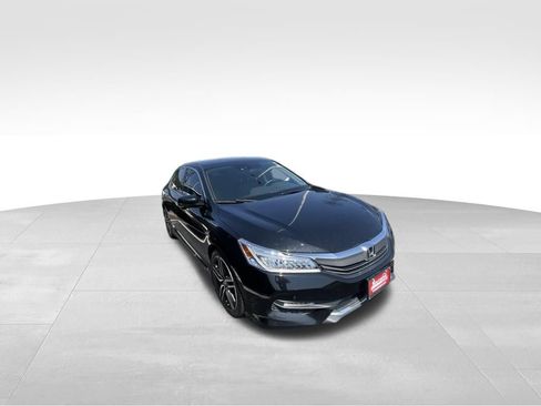 Used 2016 Honda Accord Touring image 10