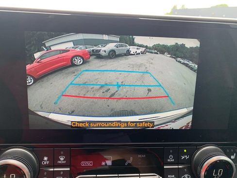 Used 2026 Toyota Highlander XLE AWD/4WD image 14