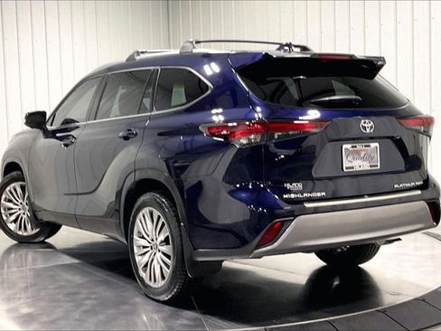 Used 2024 Toyota Highlander Platinum AWD/4WD image 12