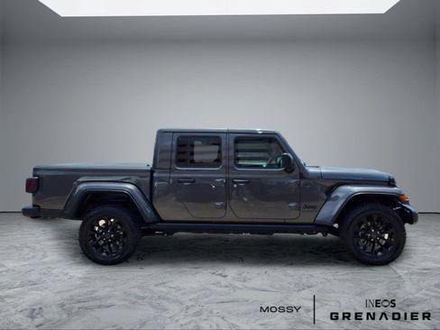 Used 2025 Jeep Gladiator Sport AWD/4WD image 8