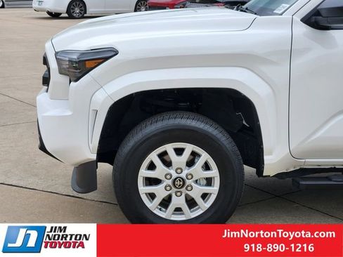 Used 2025 Toyota Tacoma SR image 8
